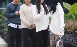 小姐姐打军鼓,小姐姐风采独树一帜