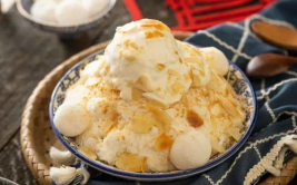 小姐姐吃甜品上海话,小姐姐上海话演绎甜品风情